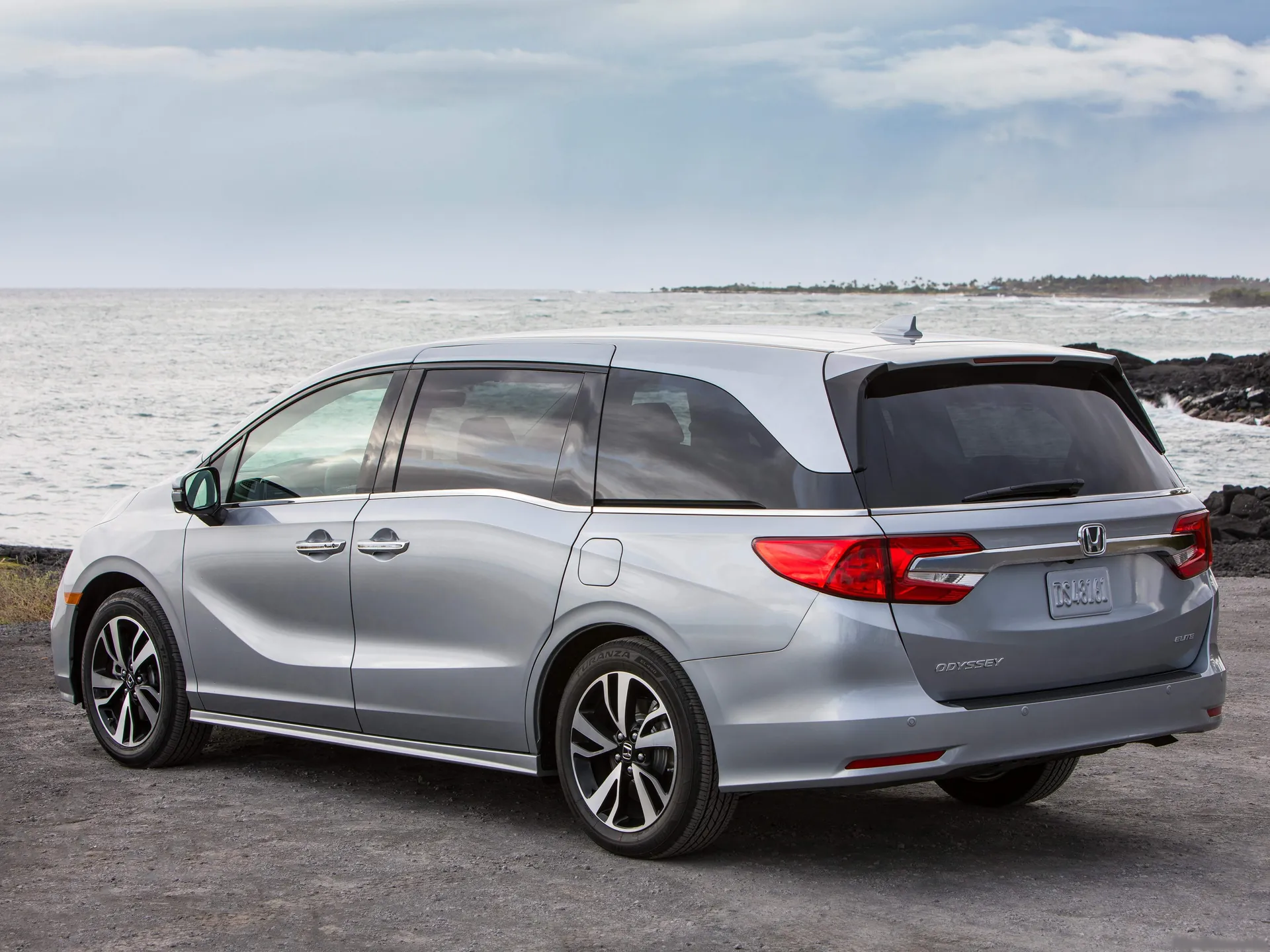 Honda Odyssey (2018) – zadní tříčtvrteční pohled