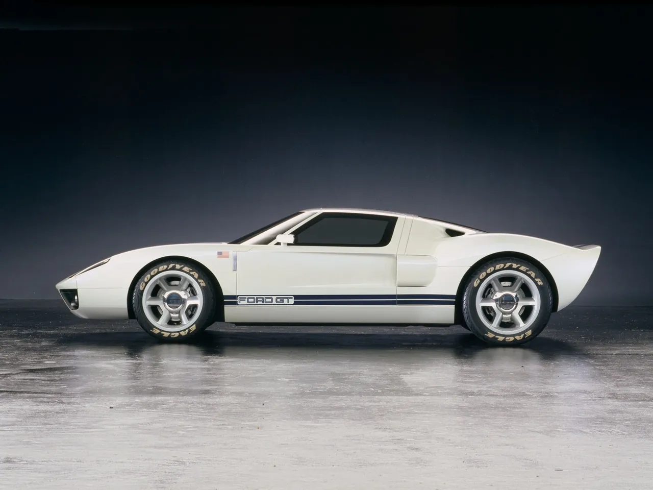 Ford GT40 Concept (2002) – boční profil