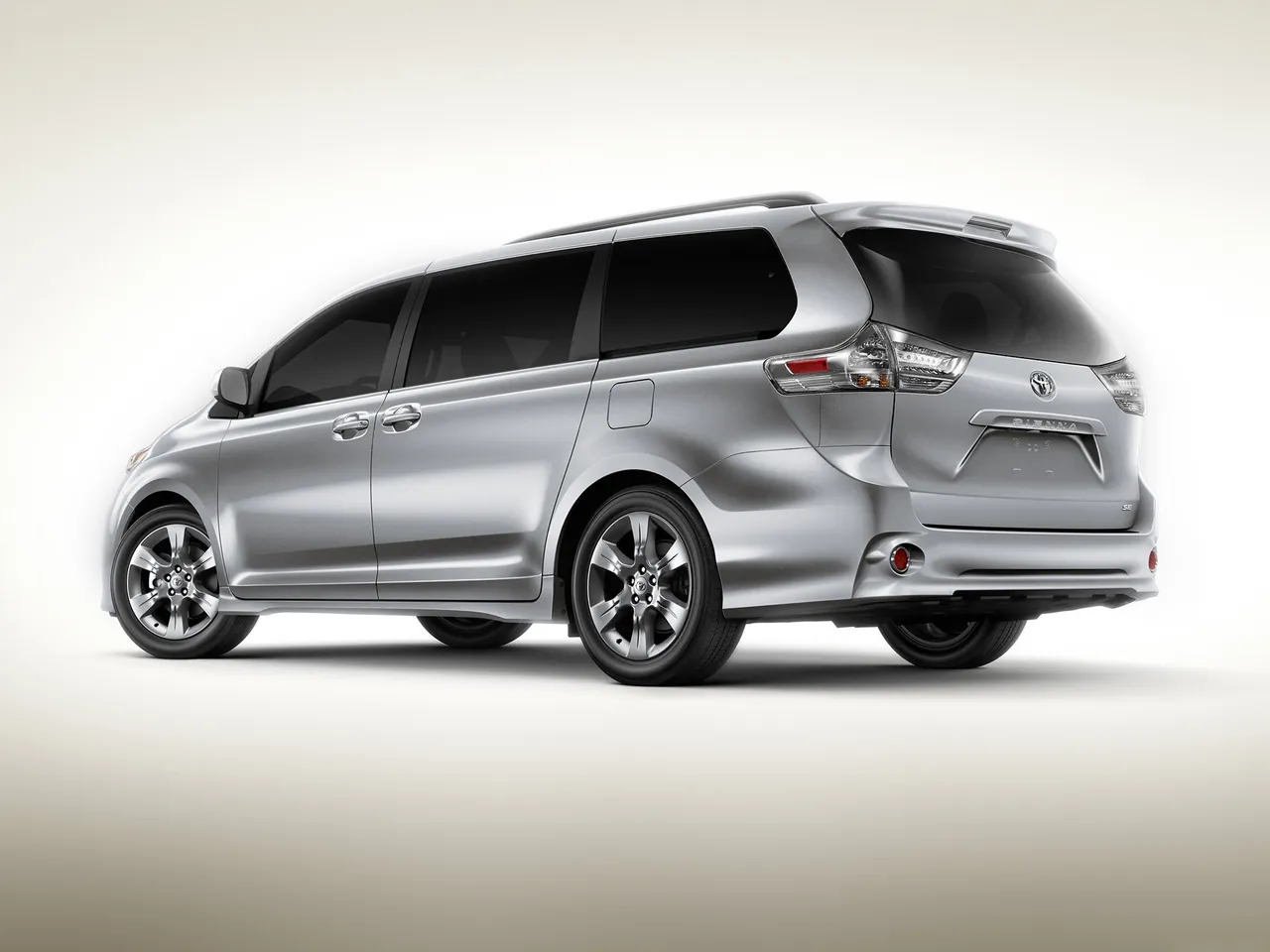 Toyota Sienna (2011) – zadní tříčtvrteční pohled