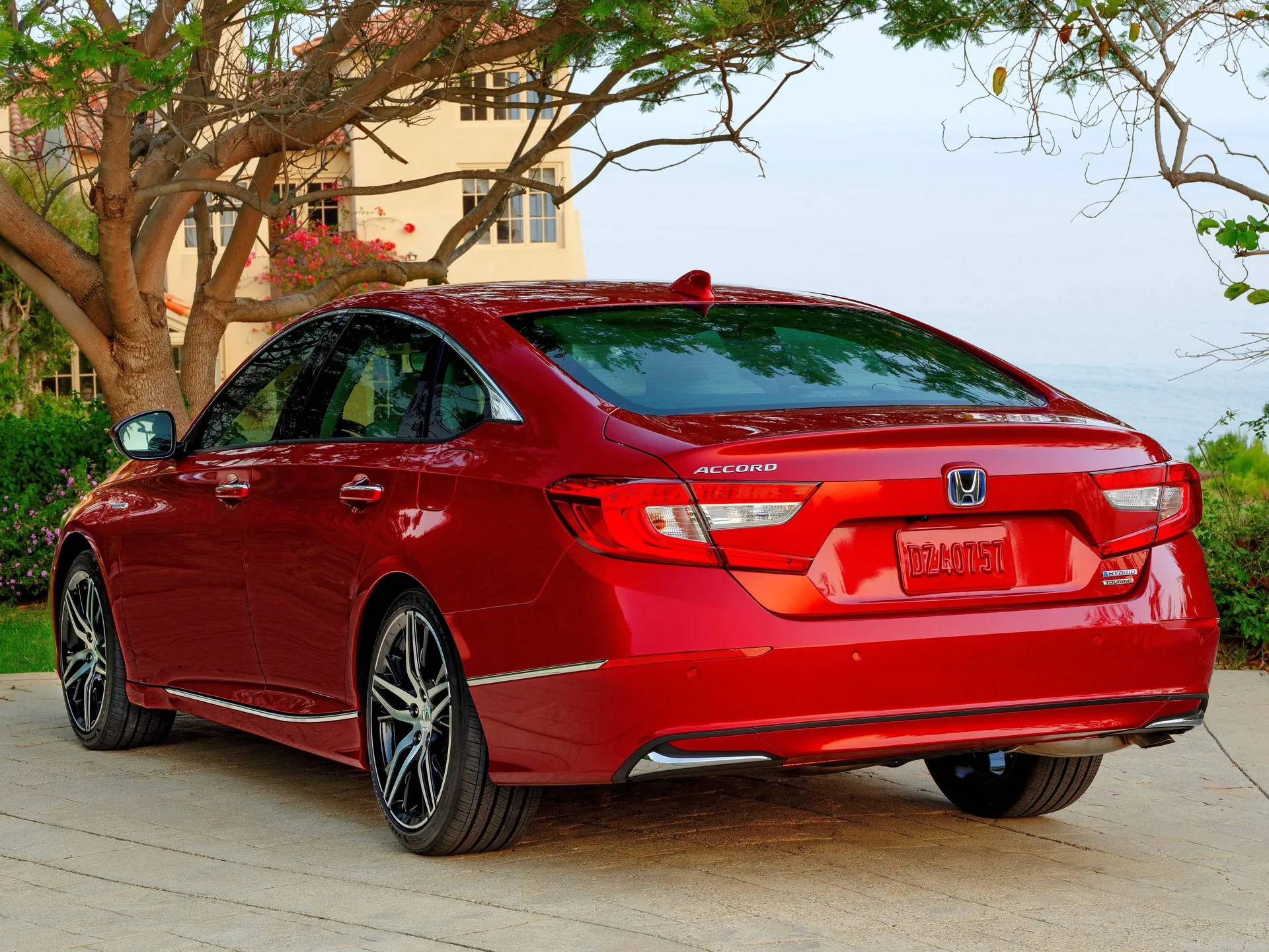 Honda Accord Hybrid (2021) – zadní tříčtvrteční pohled