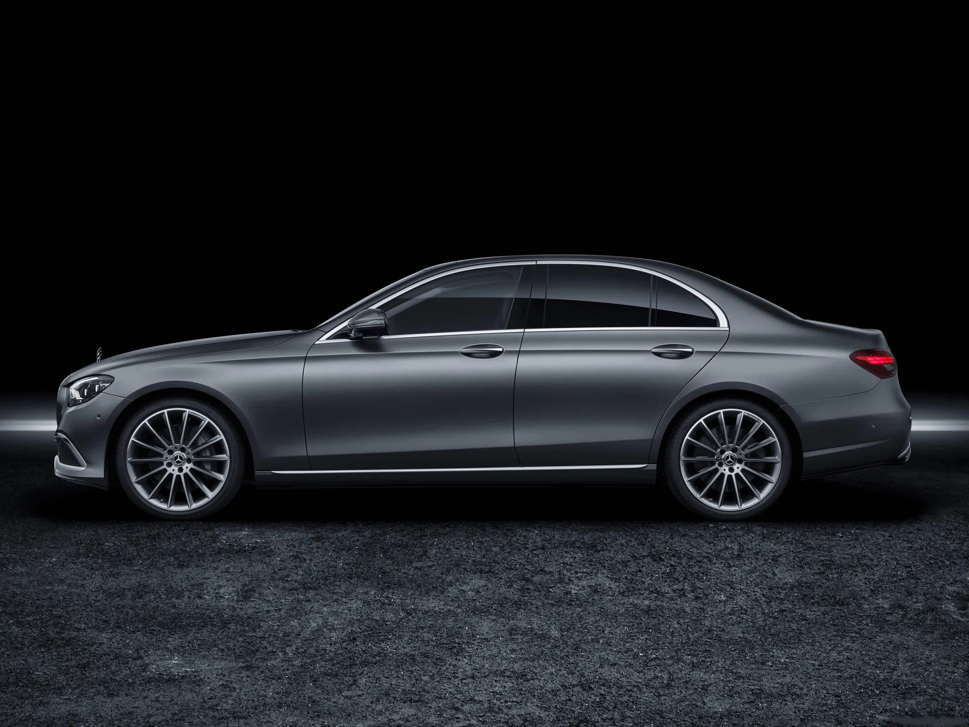 Mercedes-Benz E-Class (2021) – boční profil