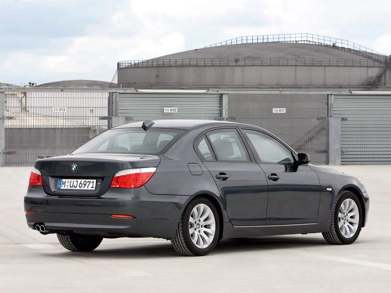 BMW 5-Series Security (2008) – zadní tříčtvrteční pohled