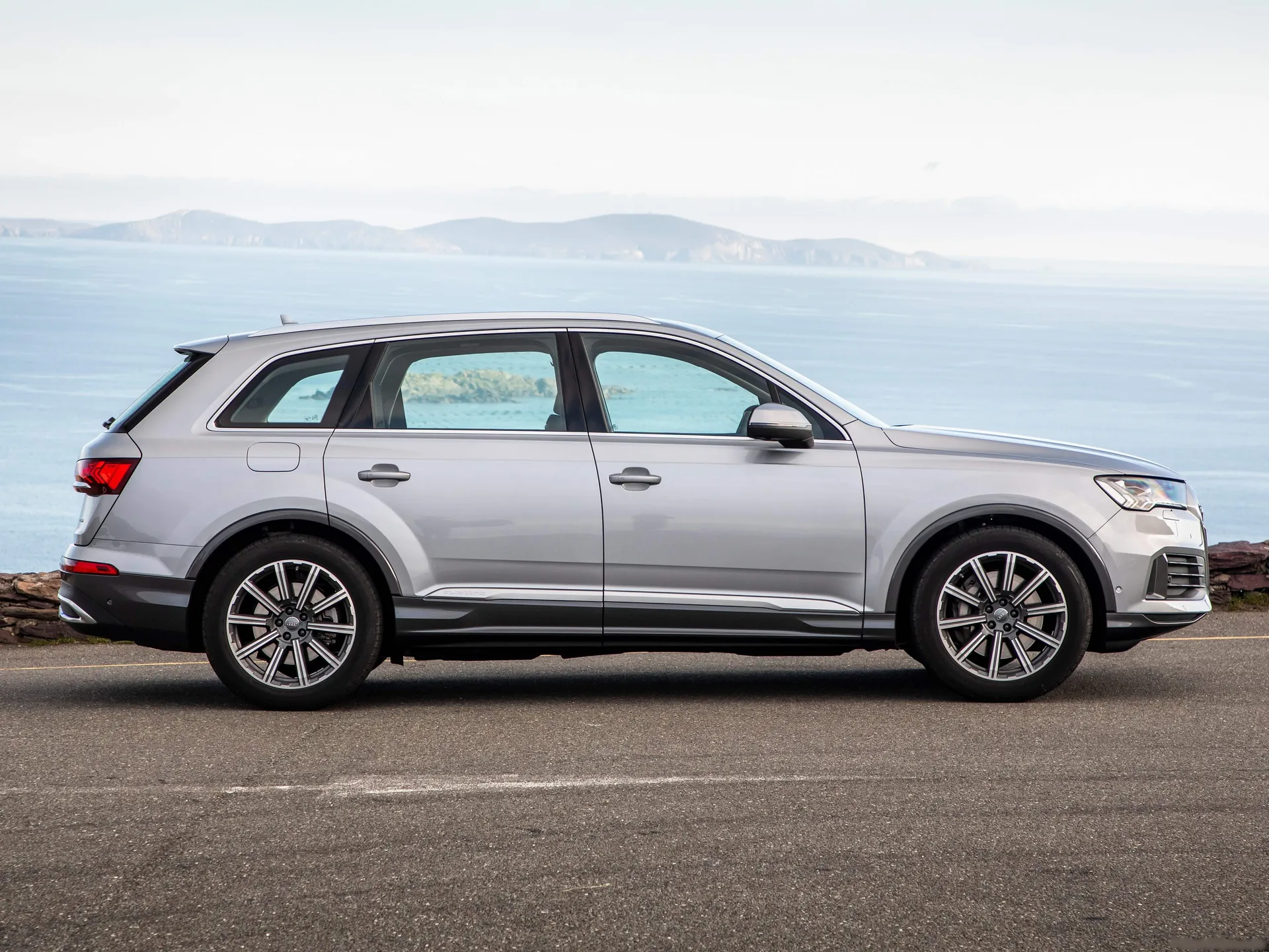 Audi Q7 (2020) – boční profil