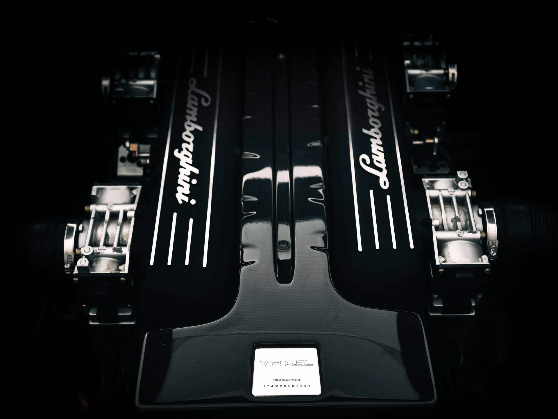 Lamborghini Murcielago LP640 Versace (2007) – motorový prostor