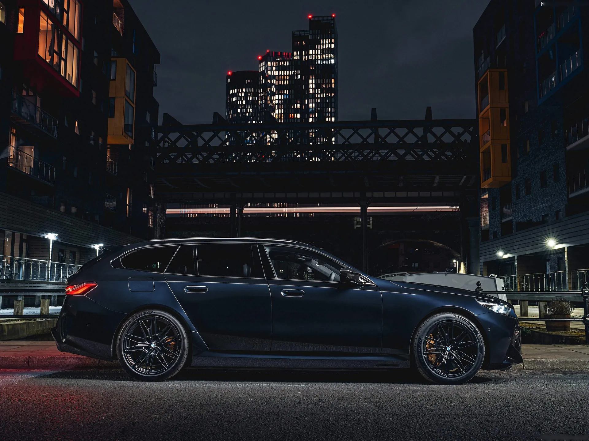 BMW M5 Touring [UK] (2025) – boční profil
