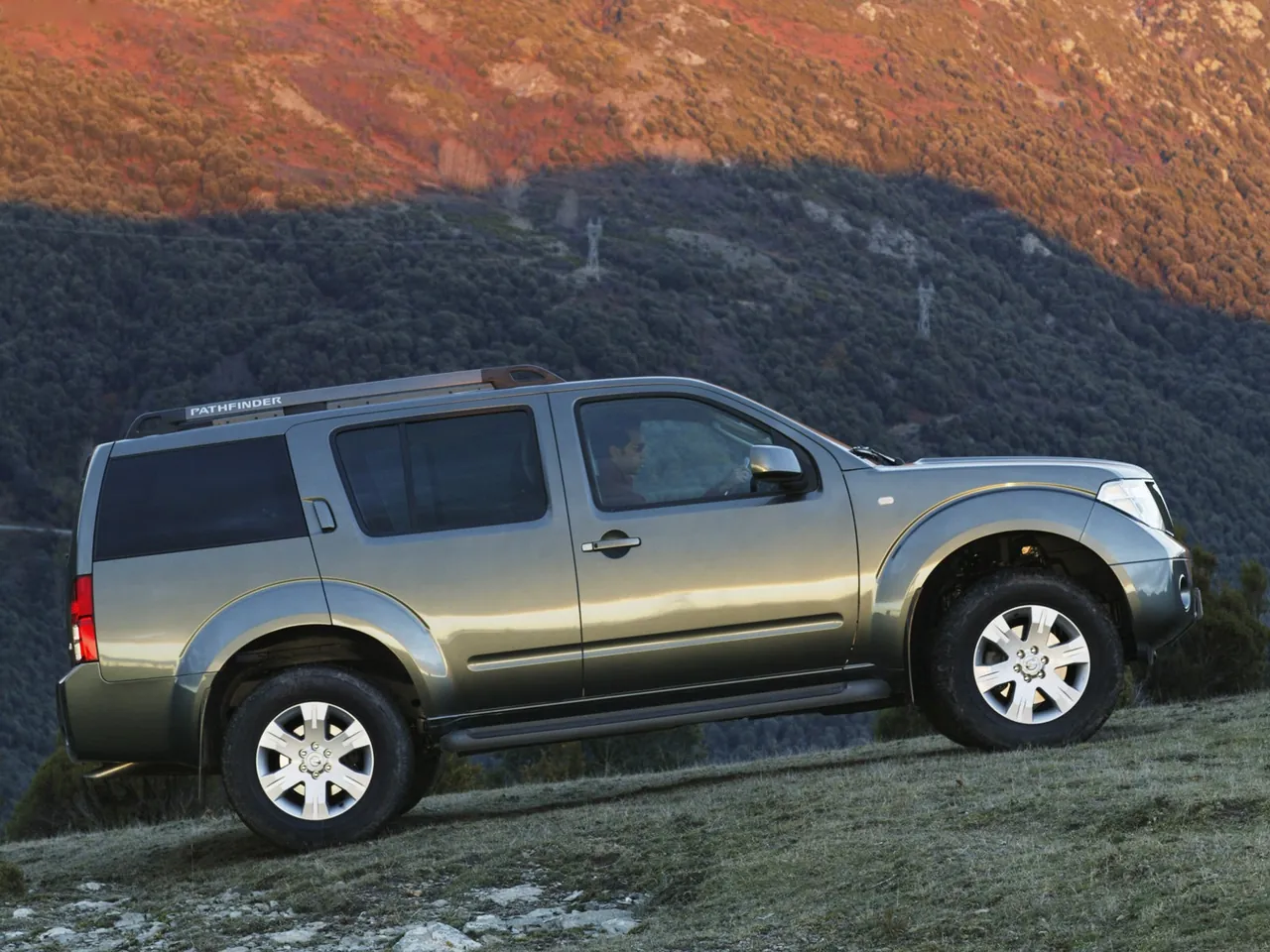 Nissan Pathfinder EUR (2005) – boční profil