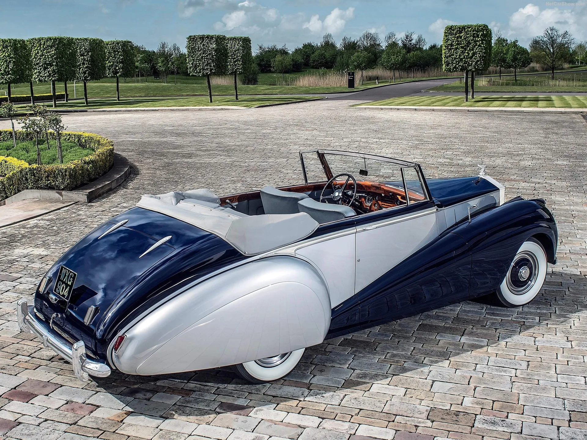 Rolls-Royce Silver Dawn Drophead (1952) – zadní tříčtvrteční pohled