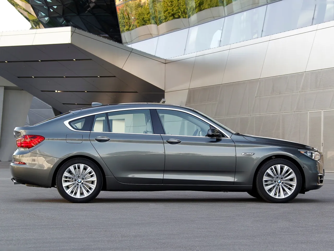 BMW 5-Series Gran Turismo (2014) – boční profil