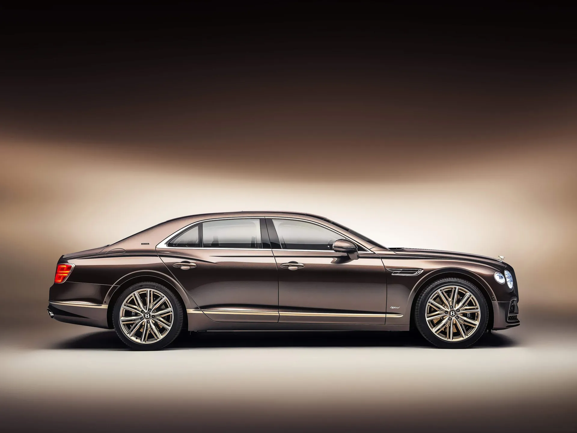 Bentley Flying Spur Hybrid Odyssean Edition (2022) – boční profil