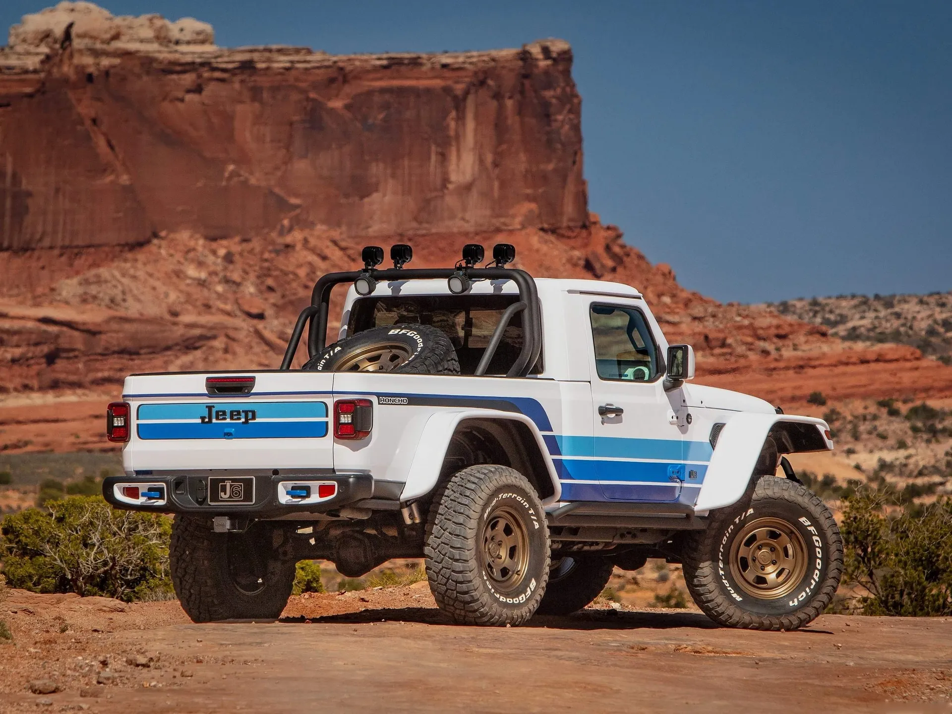 Jeep J6 Honcho Concept (2025) – zadní tříčtvrteční pohled