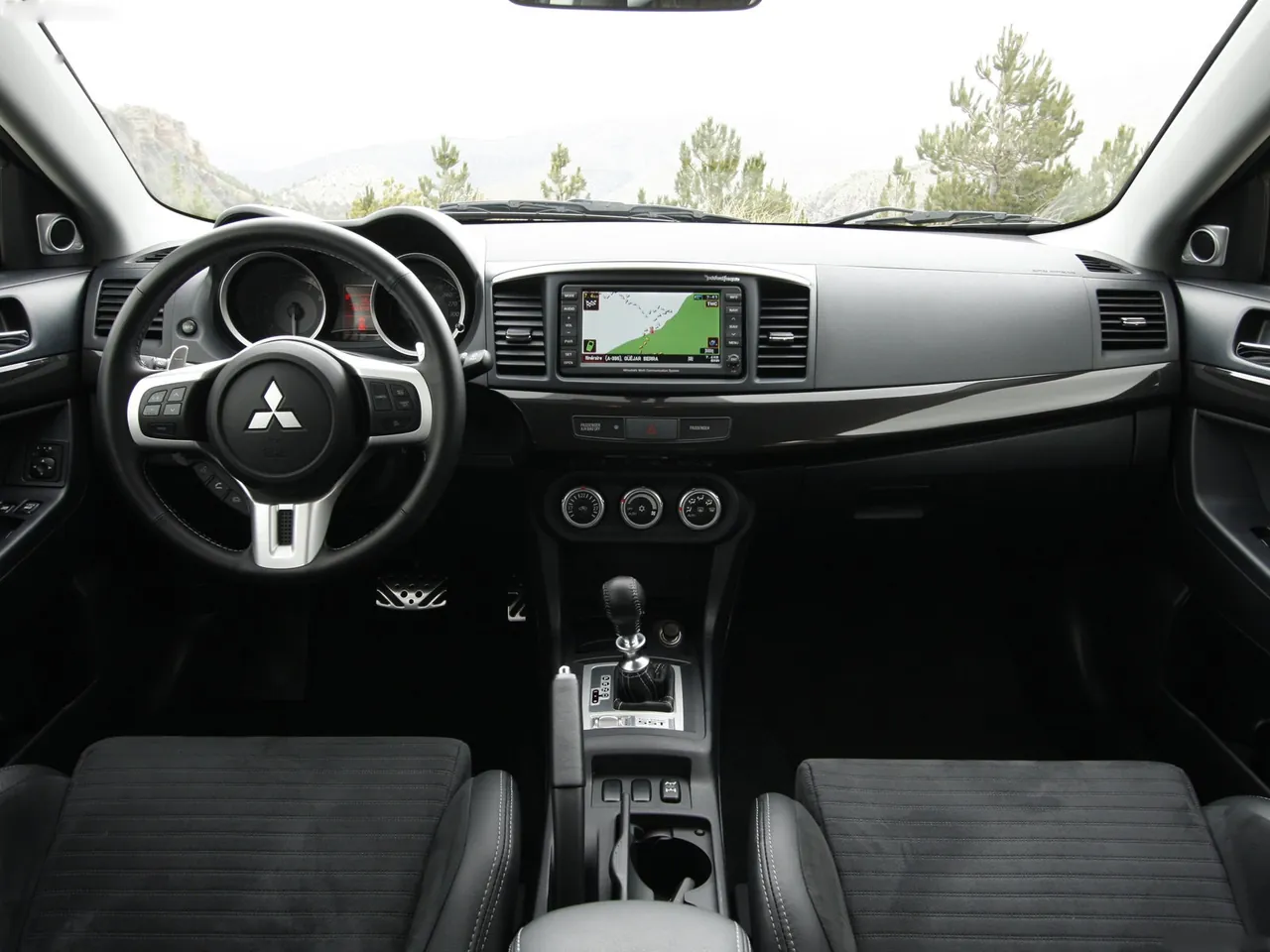 Mitsubishi Lancer Evolution X (2008) – interiér