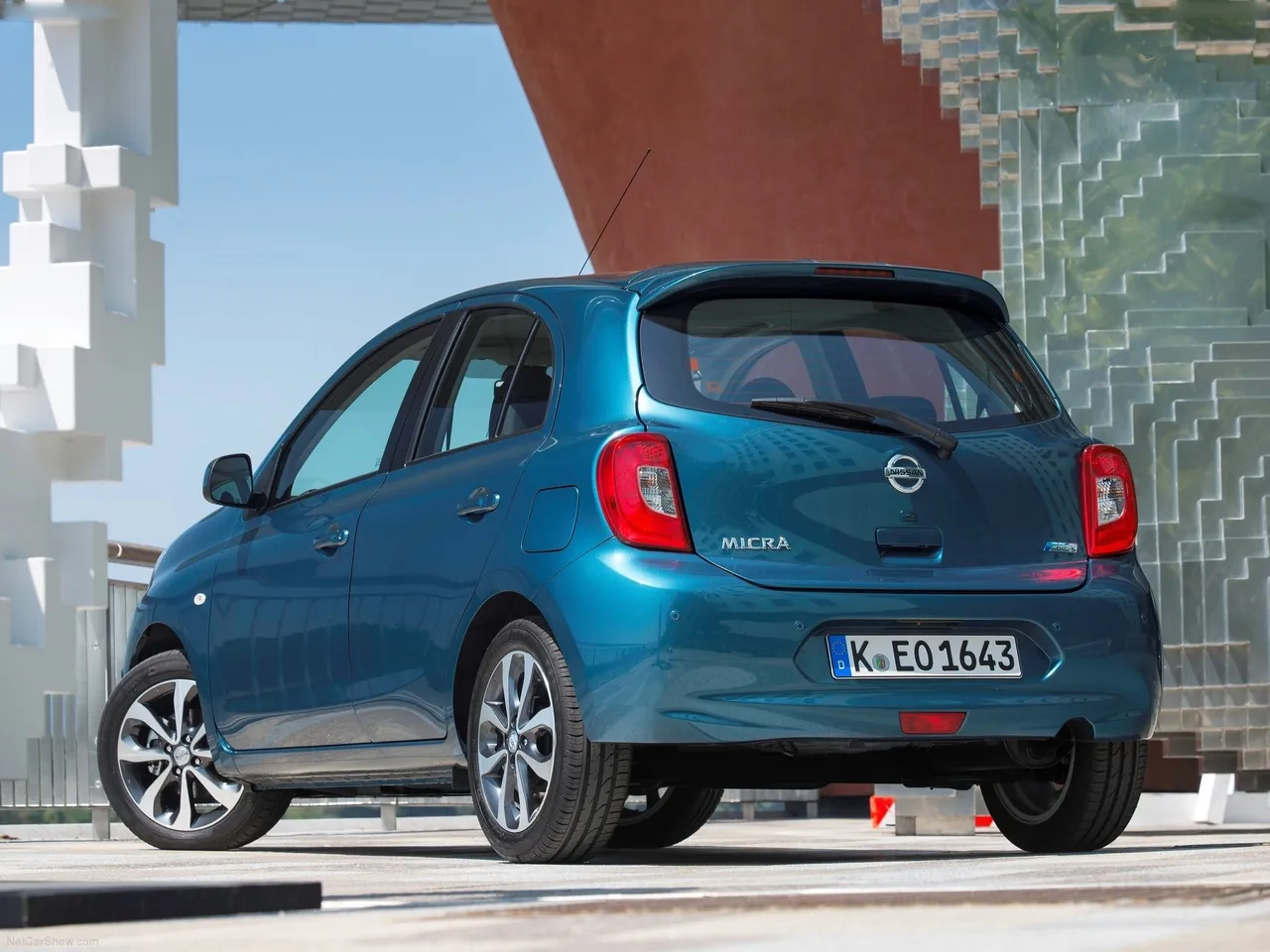 Nissan Micra (2014) – zadní tříčtvrteční pohled