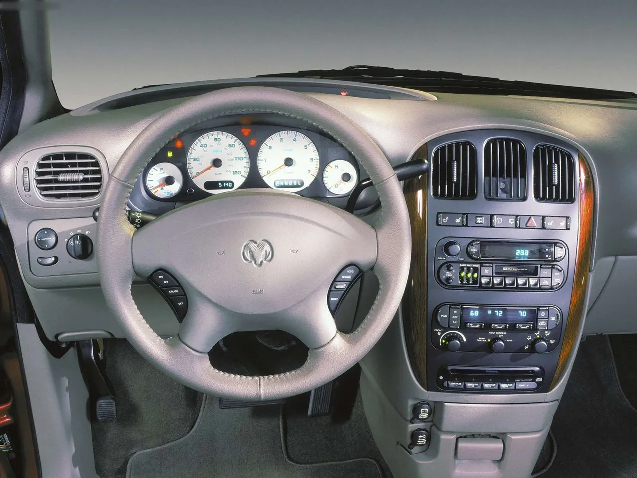 Dodge Grand Caravan ES (2001) – interiér