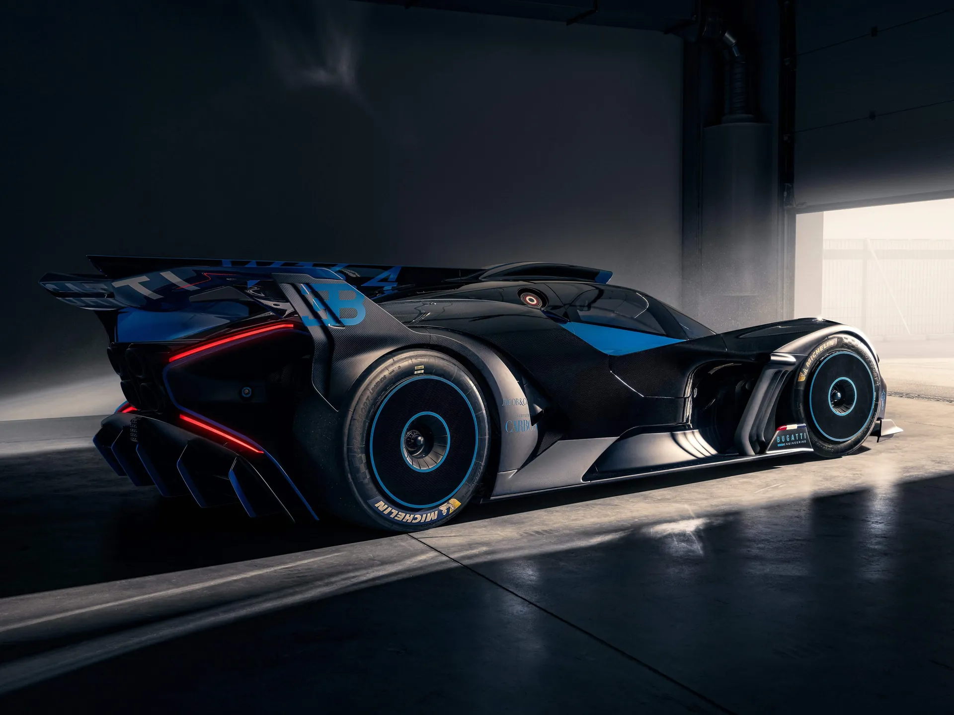 Bugatti Bolide Concept (2020) – zadní tříčtvrteční pohled