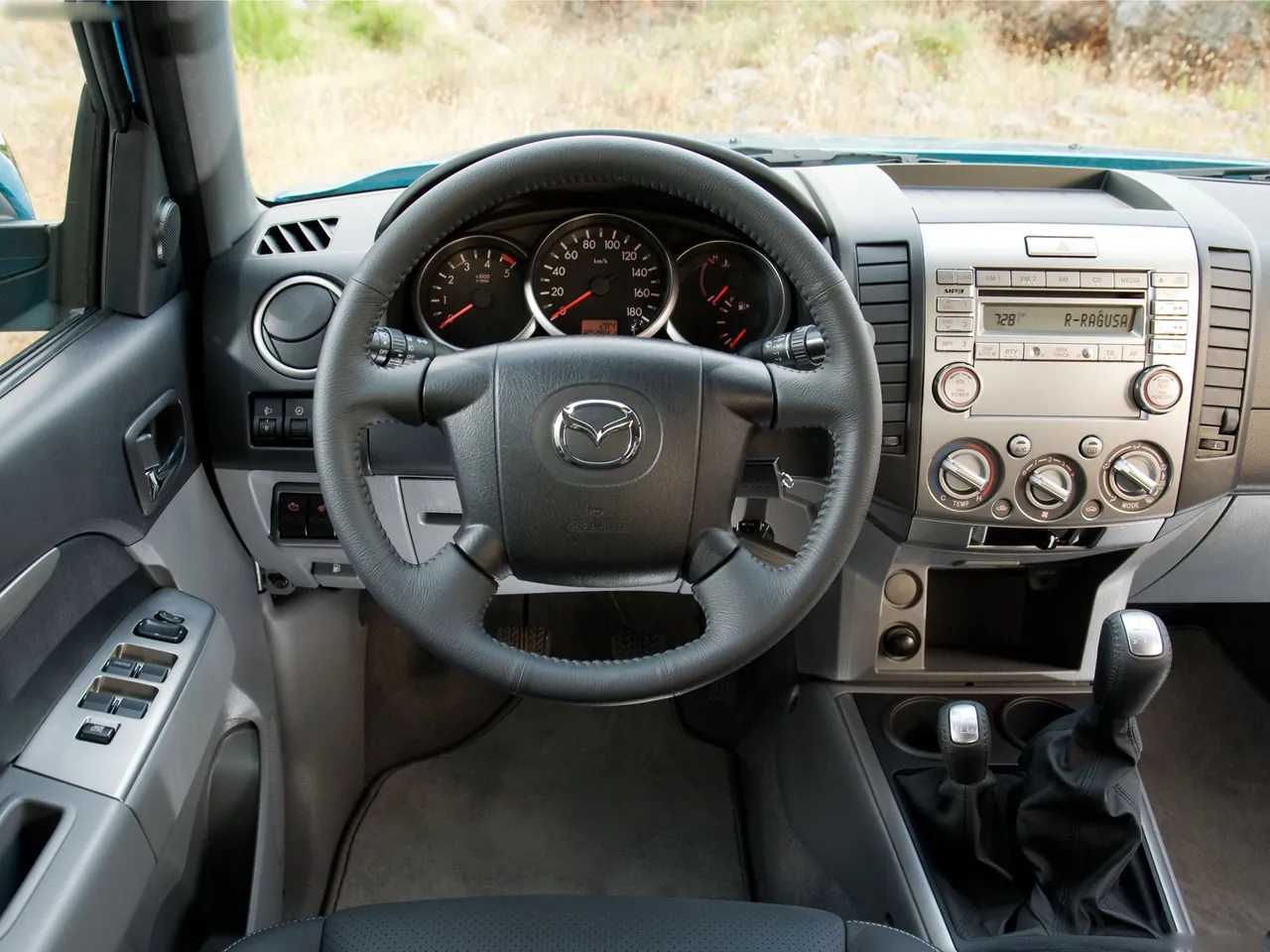 Mazda BT-50 (2009) – interiér
