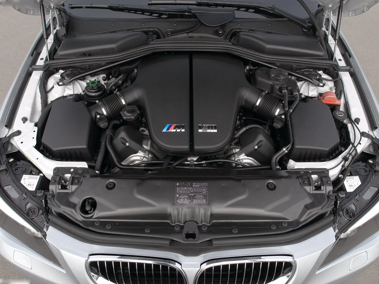 BMW M5 Touring (2008) – motor