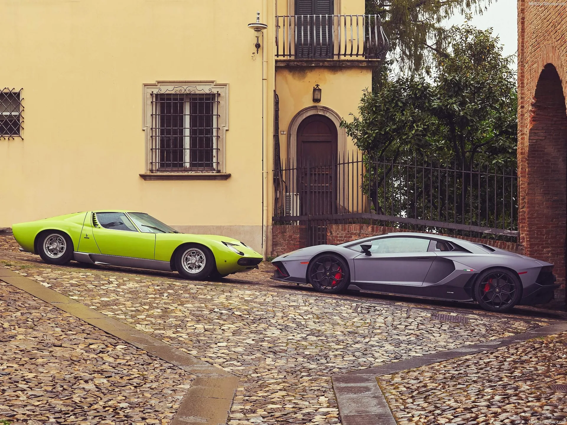 Lamborghini Miura P400 S (1969) – boční profil