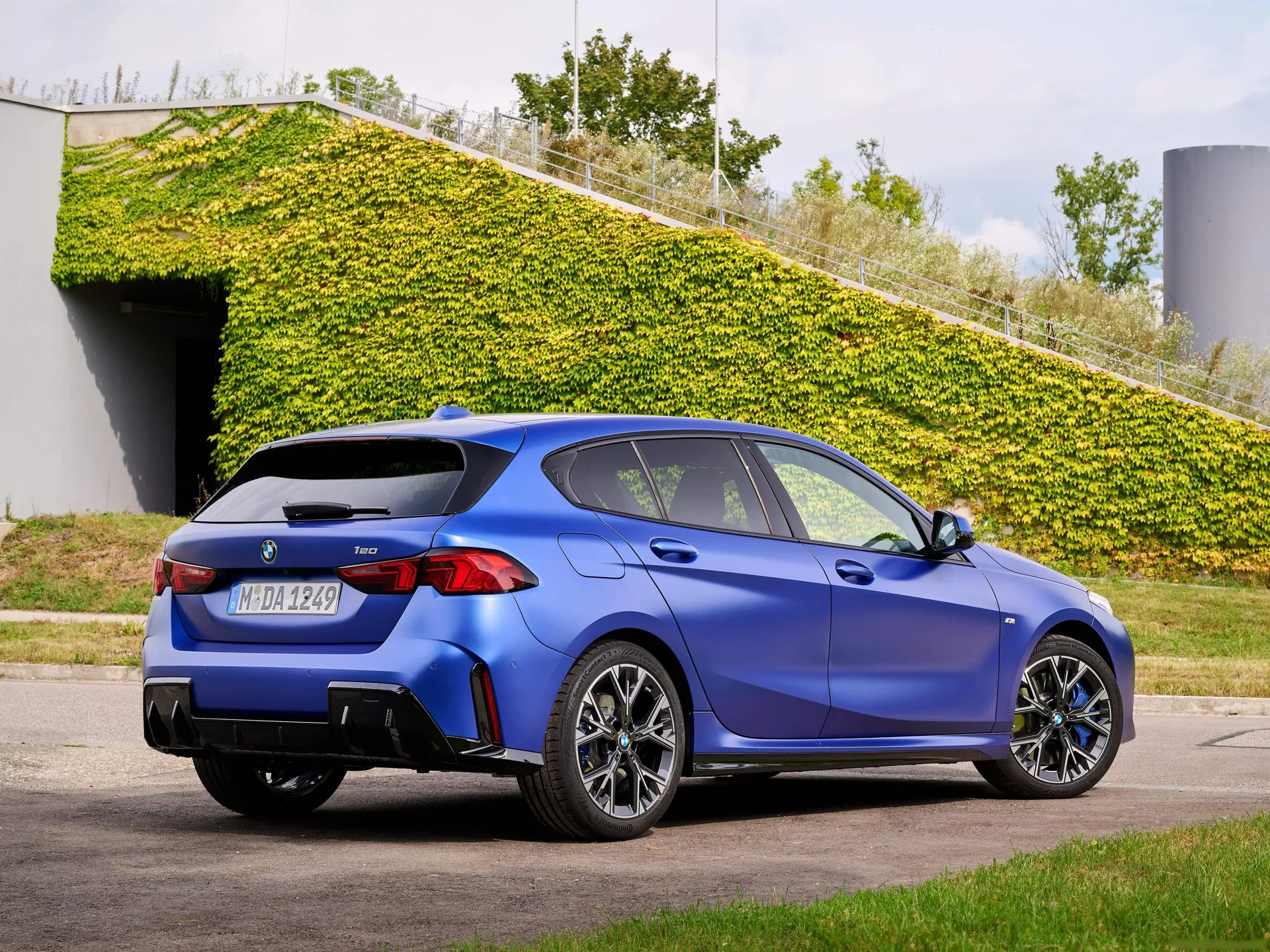 BMW 1-Series (2025) – zadní tříčtvrteční pohled