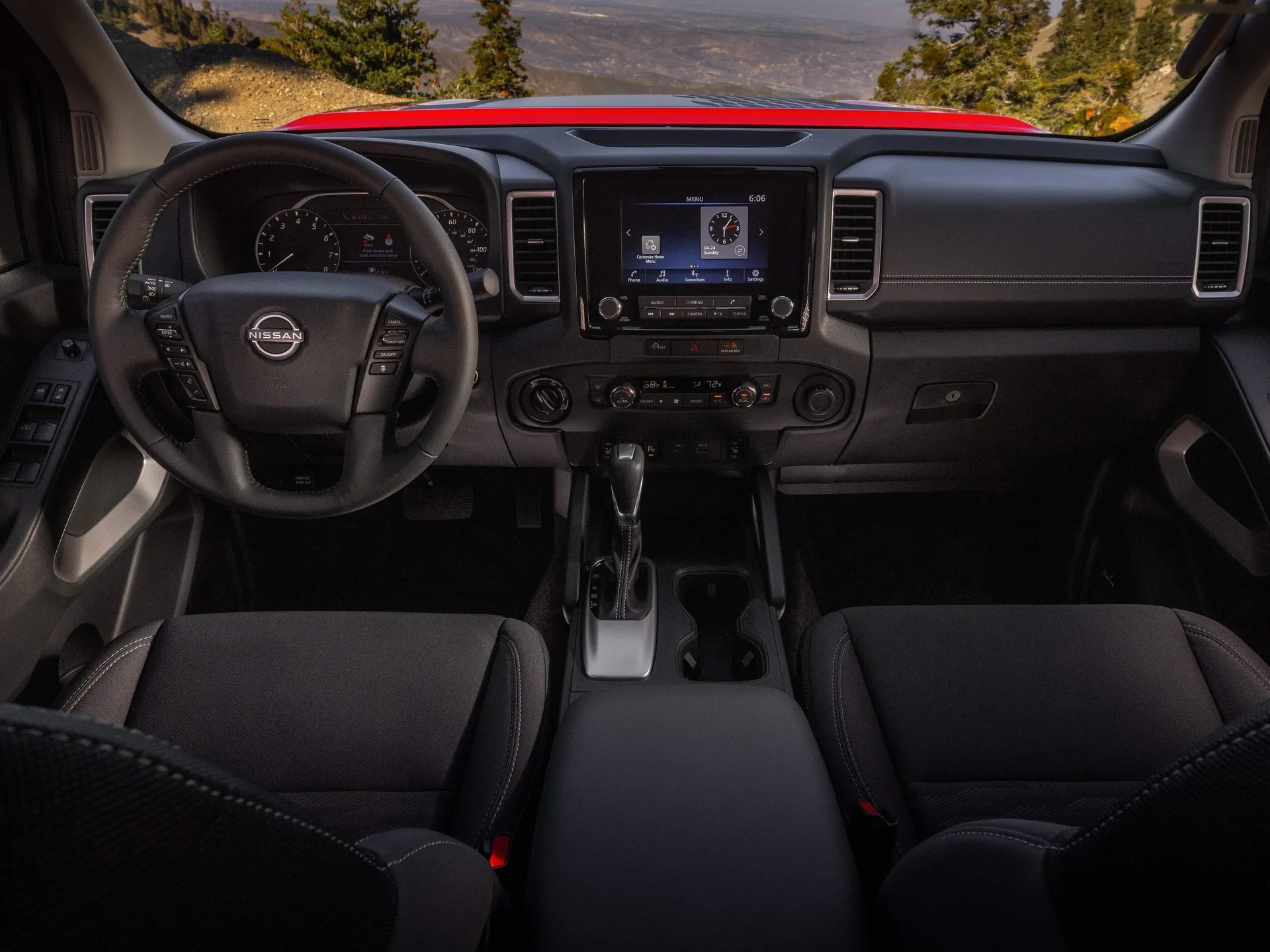 Nissan Frontier Hardbody (2024) – interiér