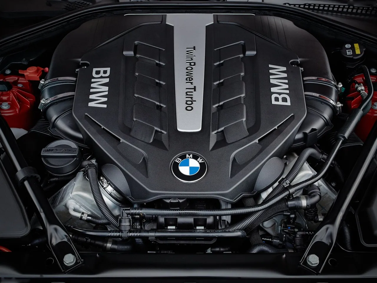 BMW 6-Series Convertible (2015) – motorový prostor