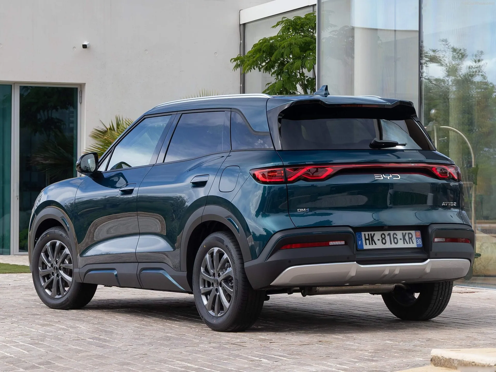 BYD Atto 2 DM-i (2026) – zadní tříčtvrteční pohled