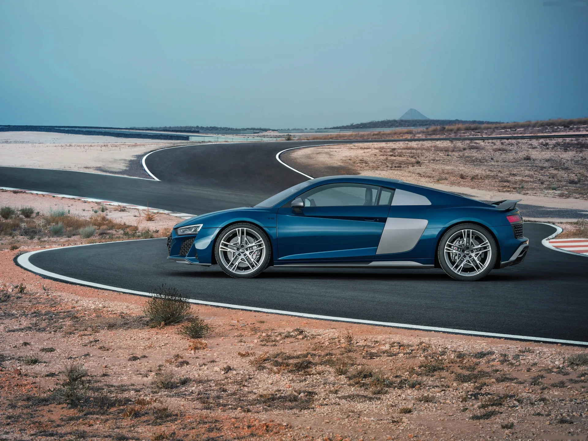 Audi R8 Coupe (2019) – boční profil