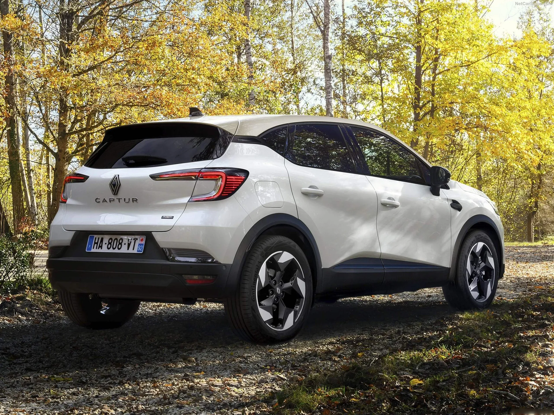 Renault Captur (2025) – zadní tříčtvrteční pohled