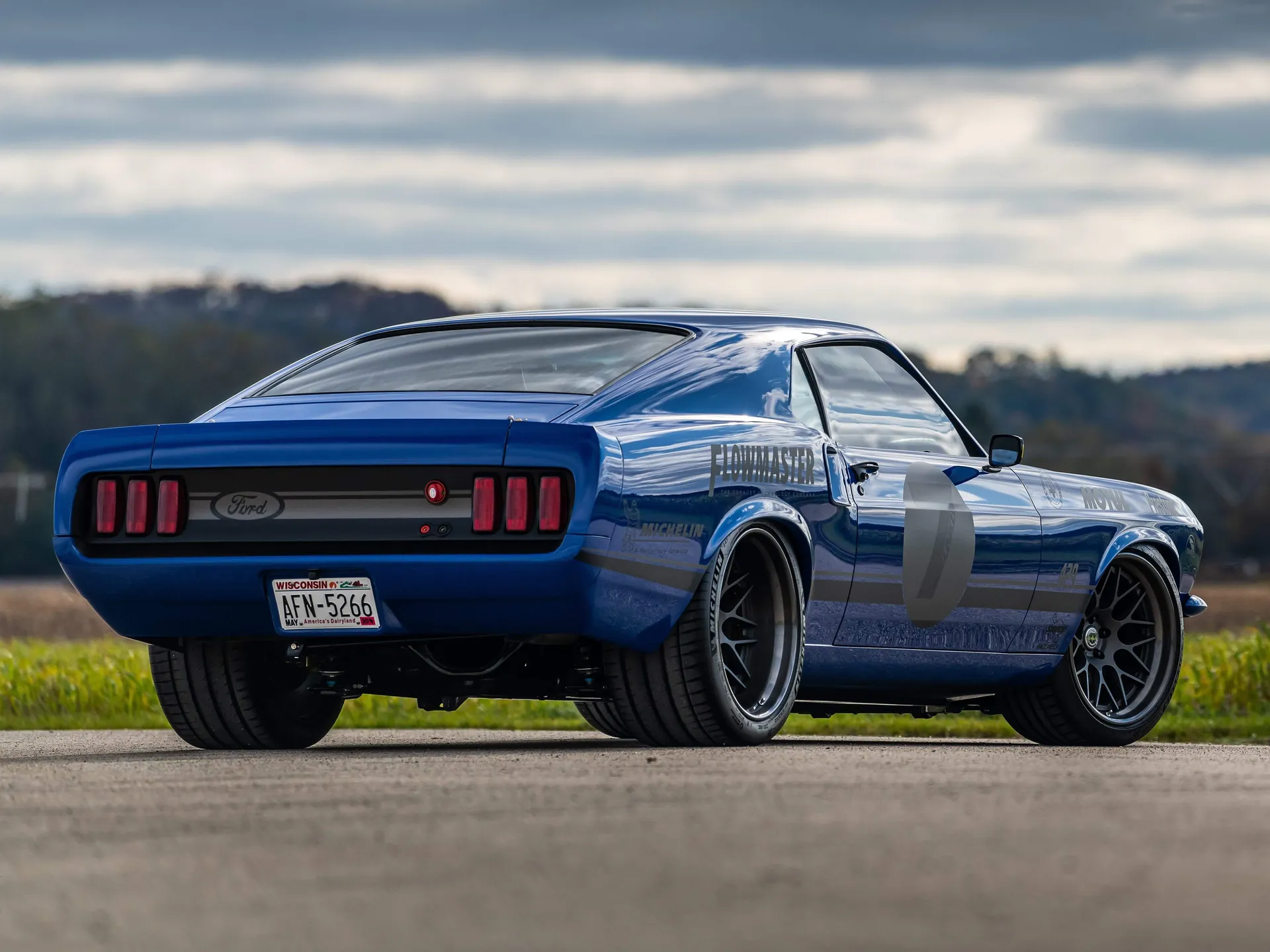 Ford Mustang Mach 1 UNKL by Ringbrothers (1969) – zadní tříčtvrteční pohled