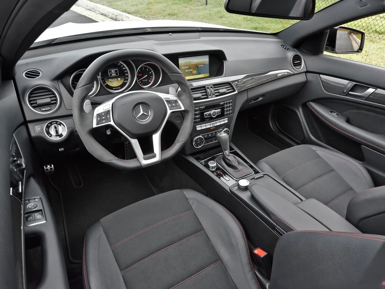 Mercedes-Benz C63 AMG Coupe Black Series (2012) – interiér