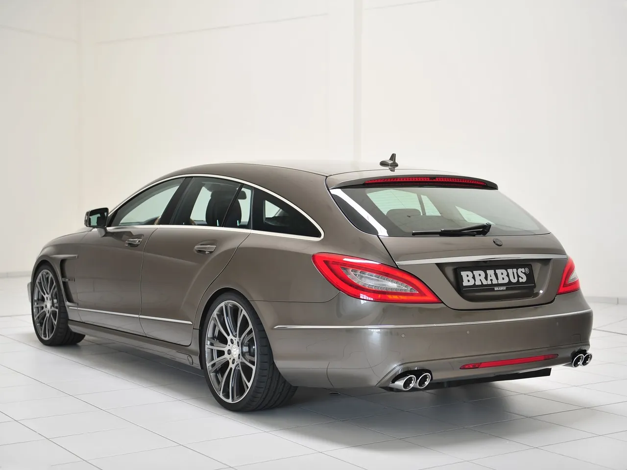 Brabus Mercedes-Benz CLS Shooting Brake (2012) – zadní tříčtvrteční pohled
