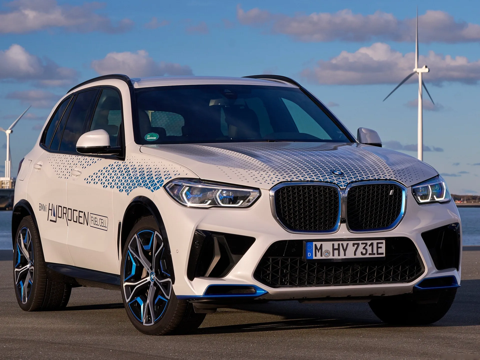 BMW iX5 Hydrogen Concept (2023)