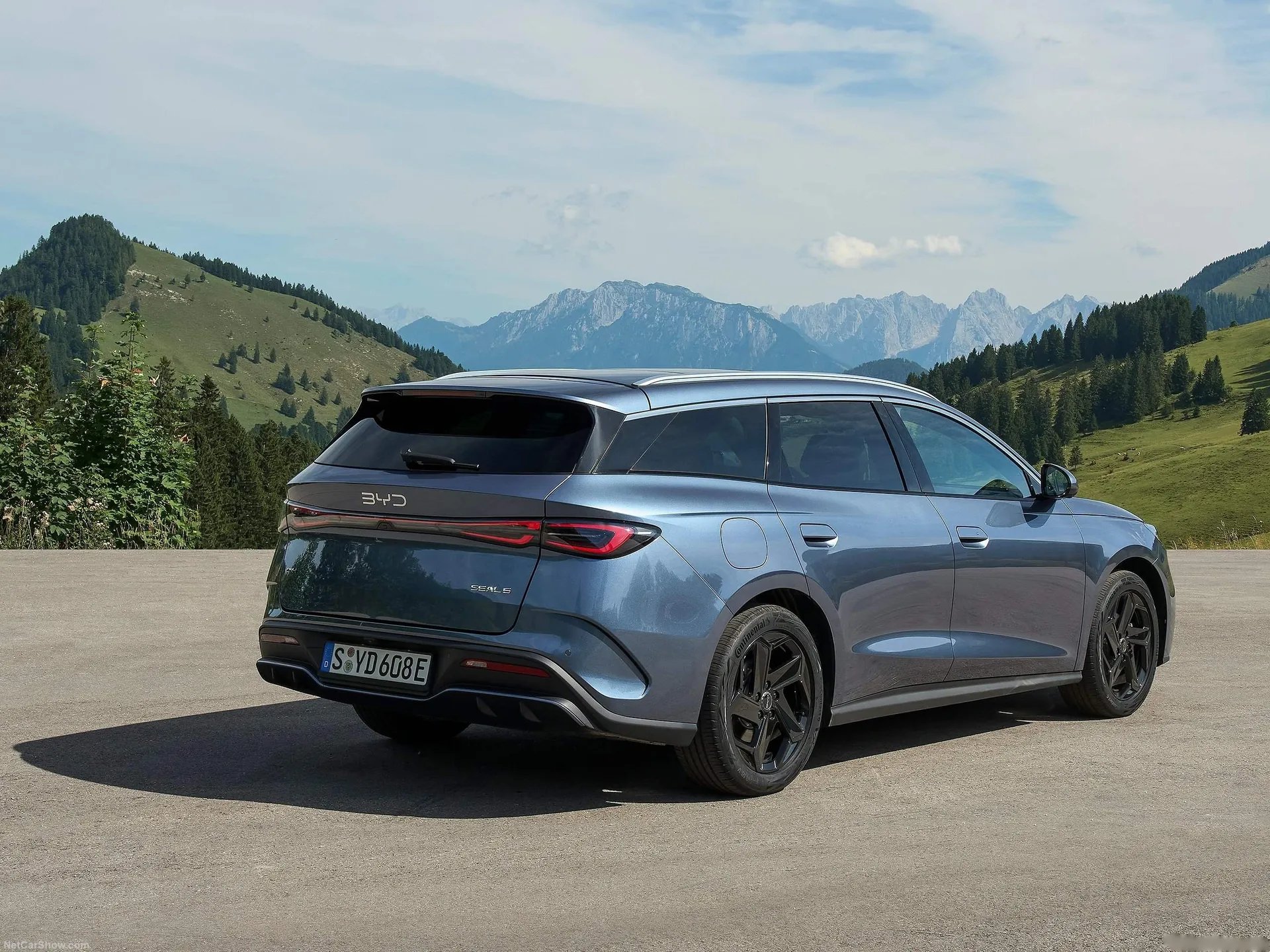 BYD Seal 6 DM-i Touring (2026) – zadní tříčtvrteční pohled