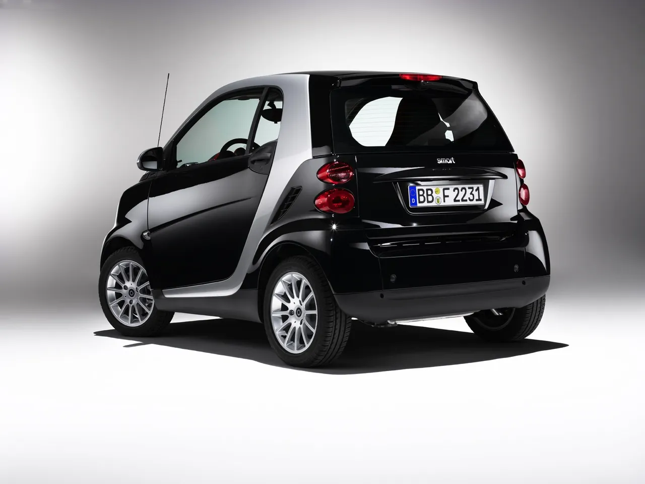 Smart fortwo coupe (2007) – zadní tříčtvrteční pohled