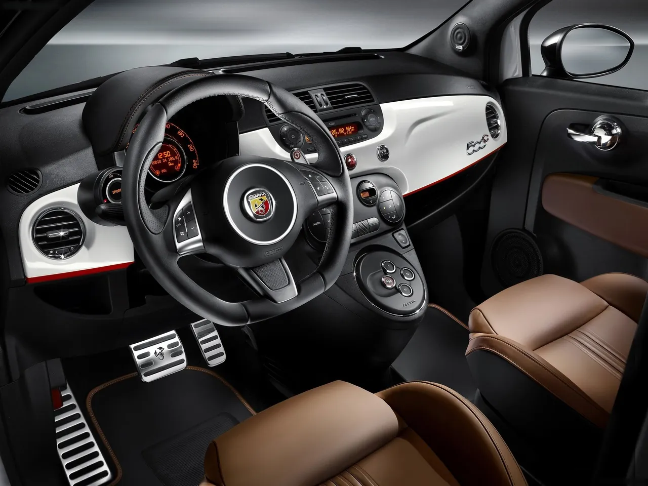 Fiat 500C Abarth (2011) – interiér