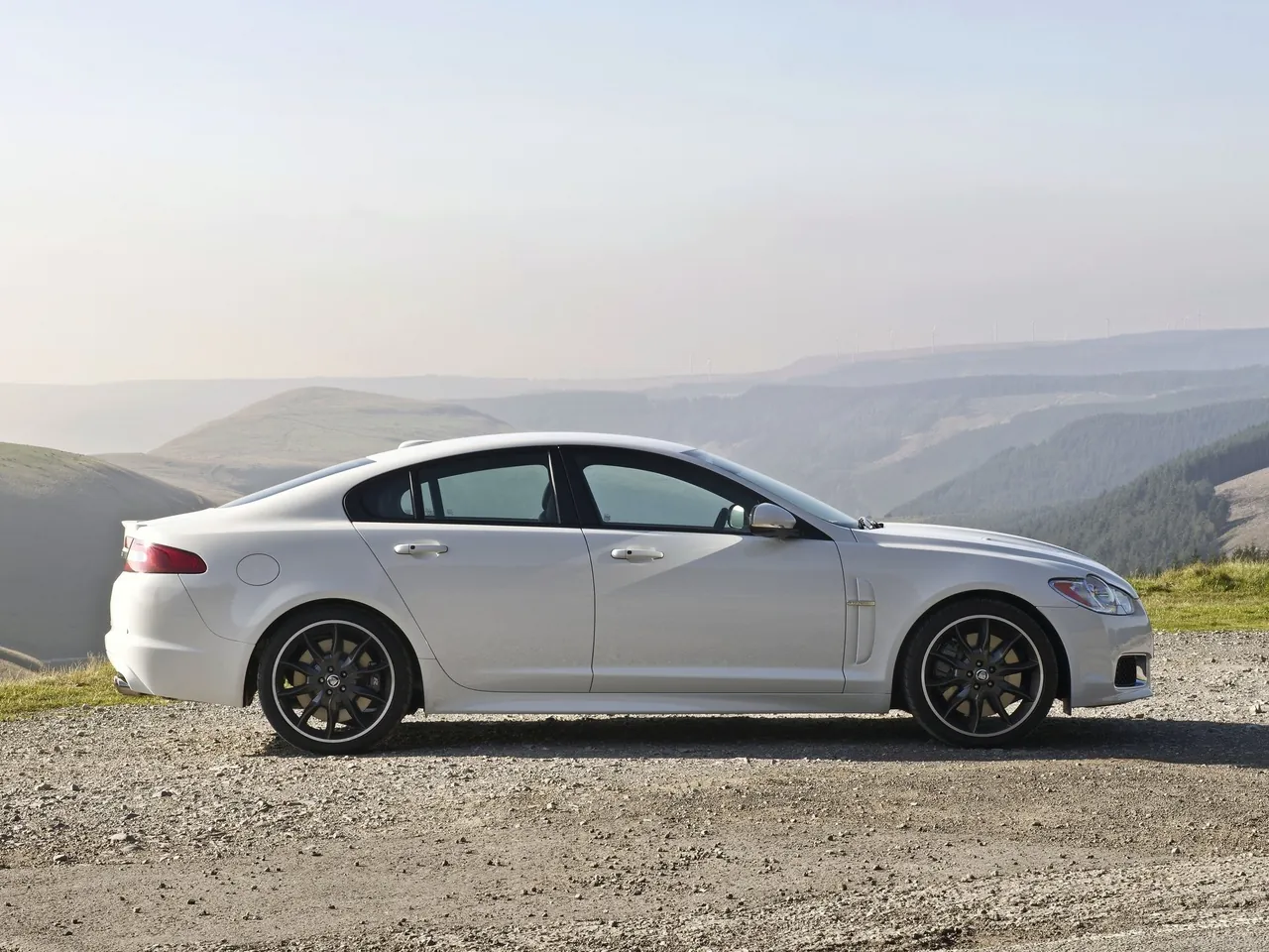 Jaguar XF Black Pack (2011) – boční profil
