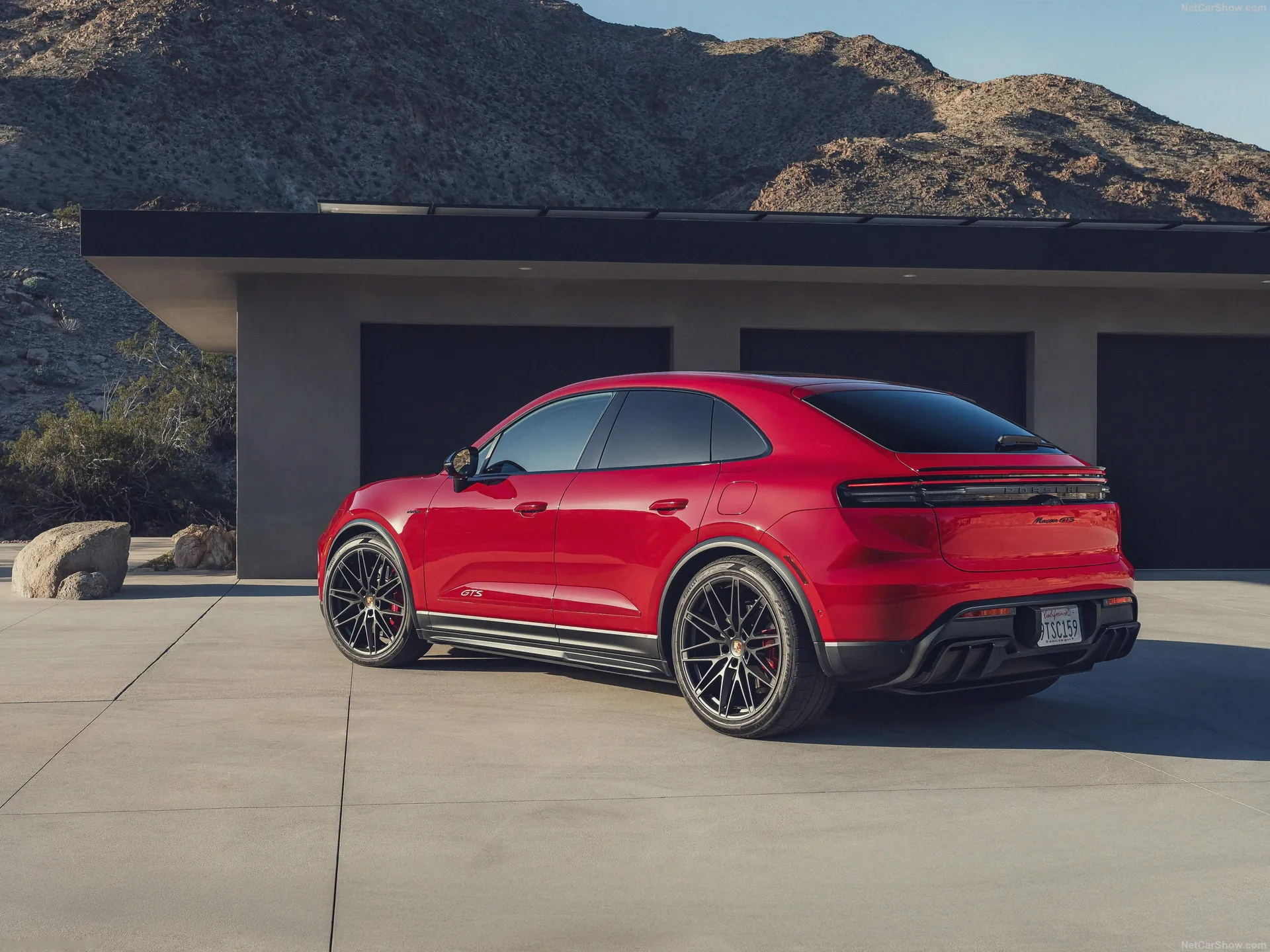 Porsche Macan GTS [US] (2026) – zadní tříčtvrteční pohled