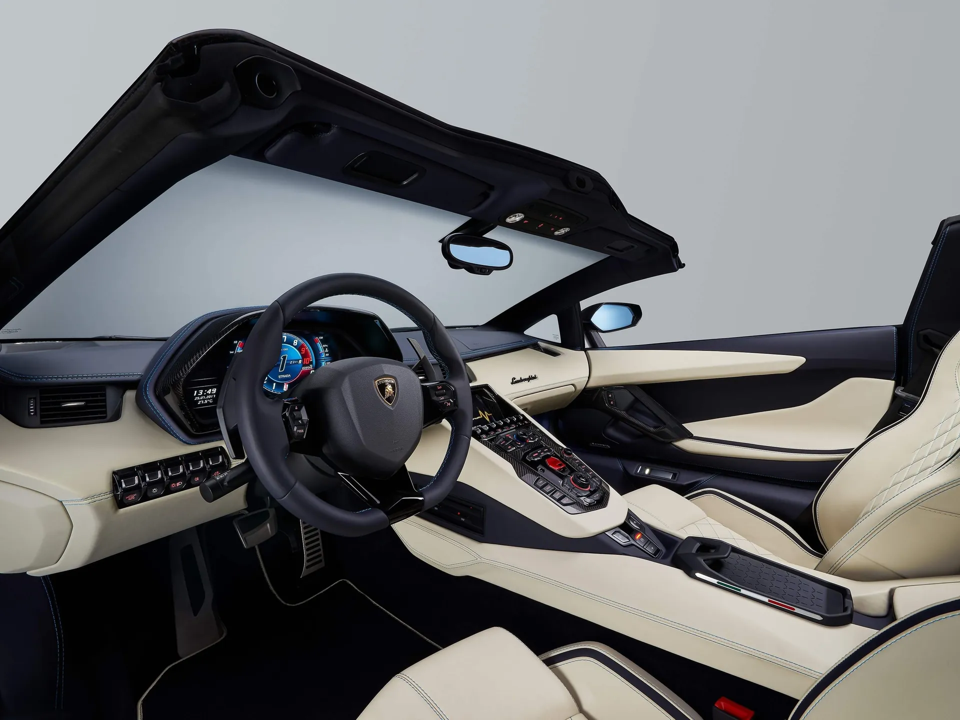 Lamborghini Aventador S Roadster (2018) – interiér