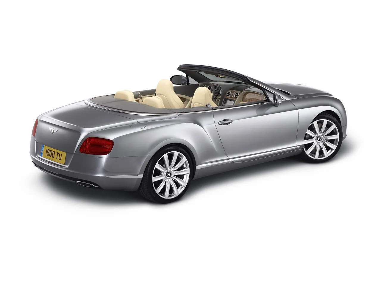 Bentley Continental GTC (2012) – zadní tříčtvrteční pohled
