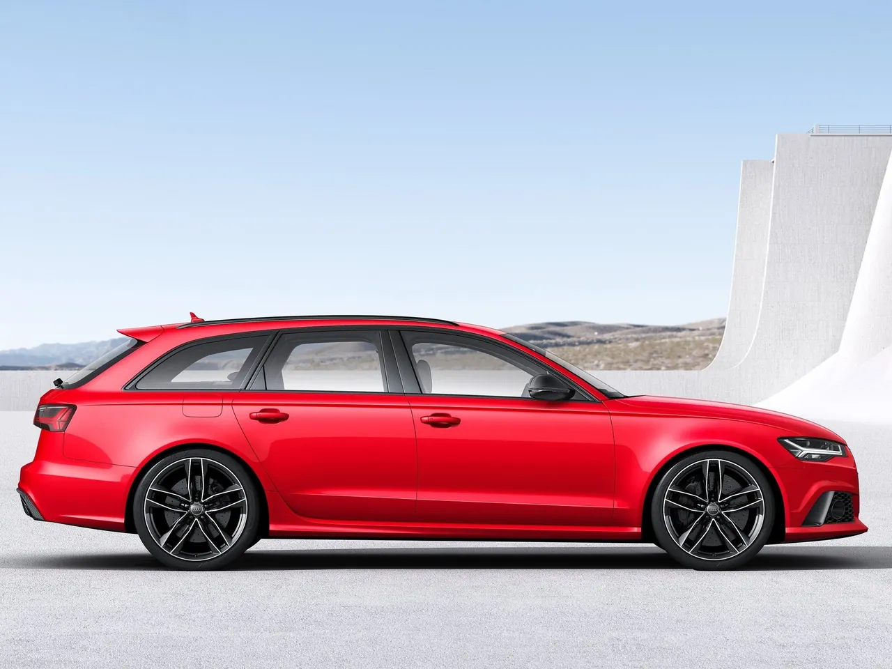 Audi RS6 Avant (2015) – boční profil