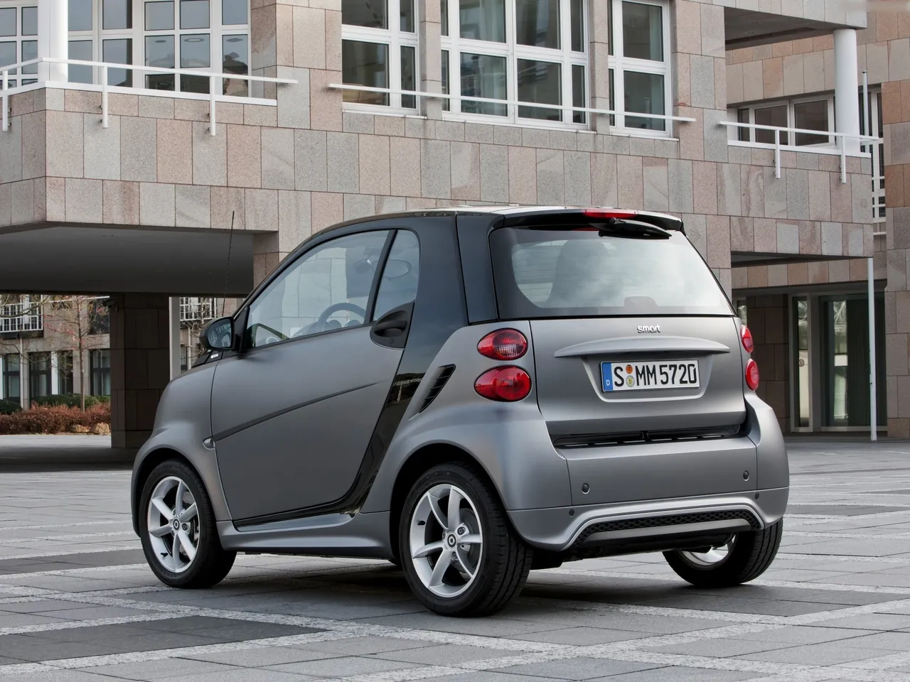 Smart fortwo (2013) – zadní tříčtvrteční pohled