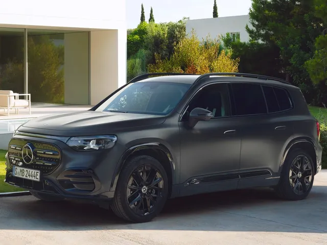 Mercedes-Benz GLB (2027)