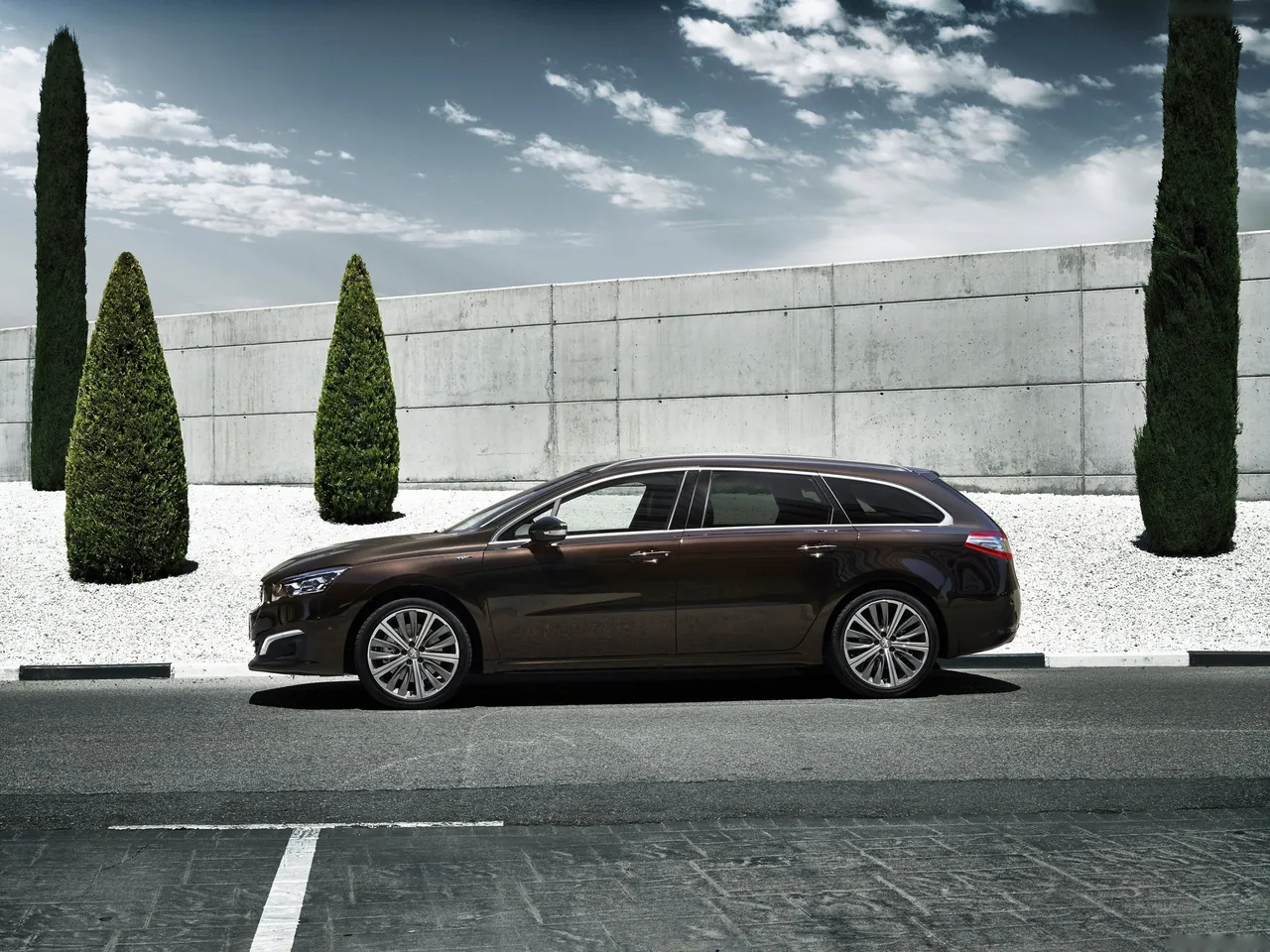 Peugeot 508 SW (2015) – boční profil