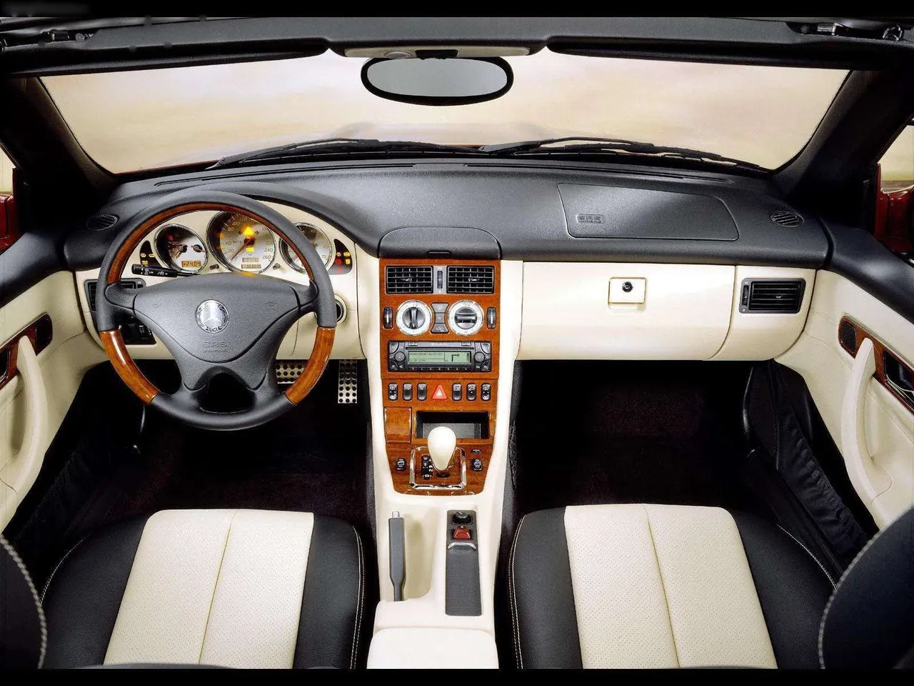 Mercedes-Benz SLK320 (2000) - Interior