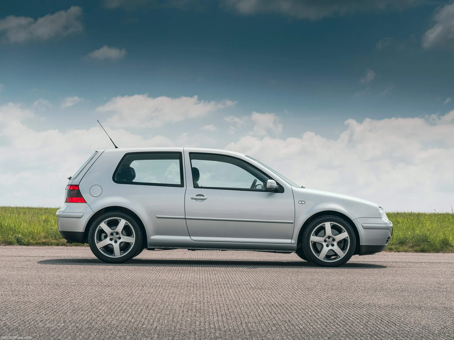 Volkswagen Golf IV GTI [UK] (1998) - Side Profile