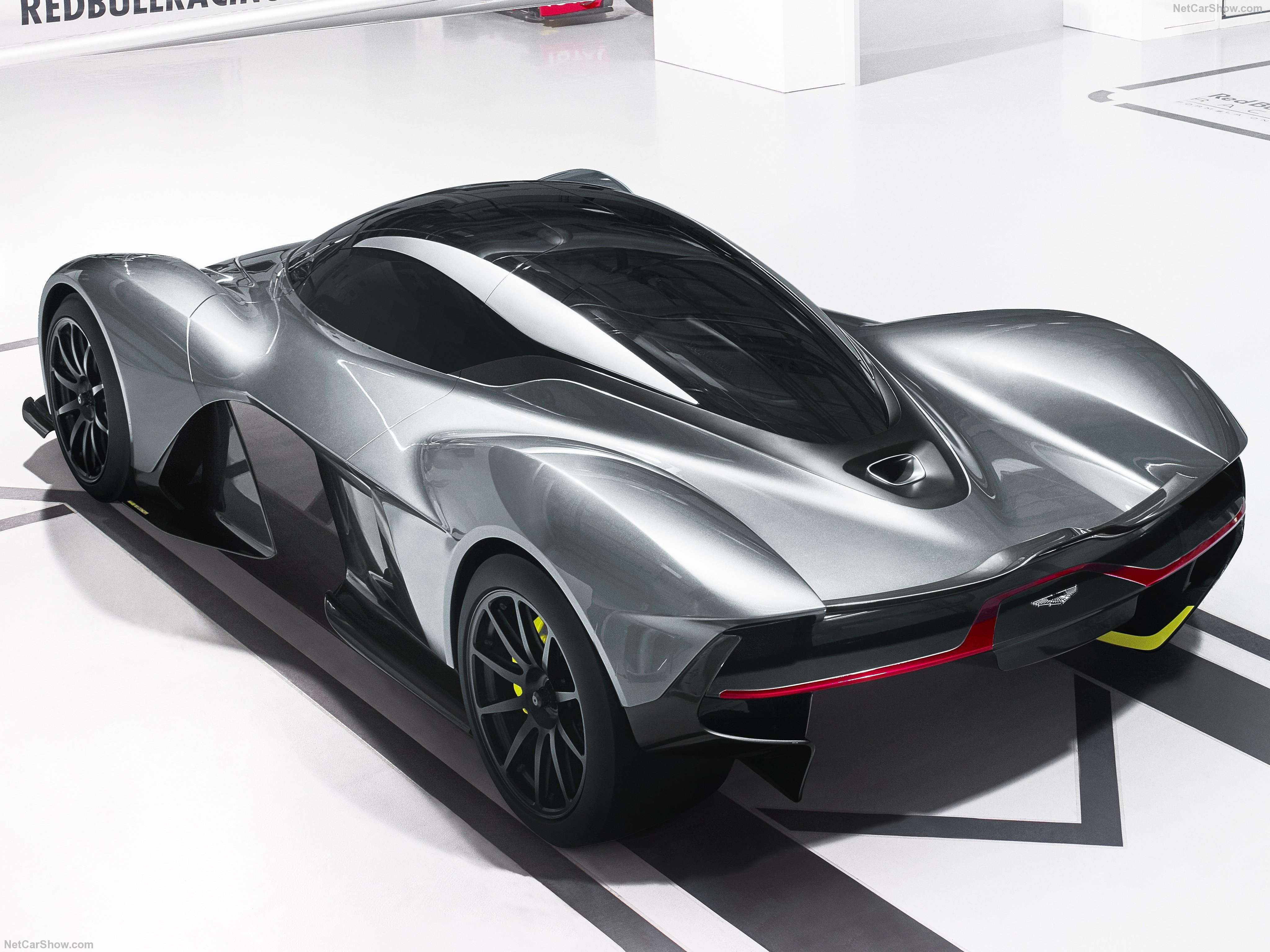Aston Martin AM-RB 001 Concept (2016) – zadní tříčtvrteční pohled