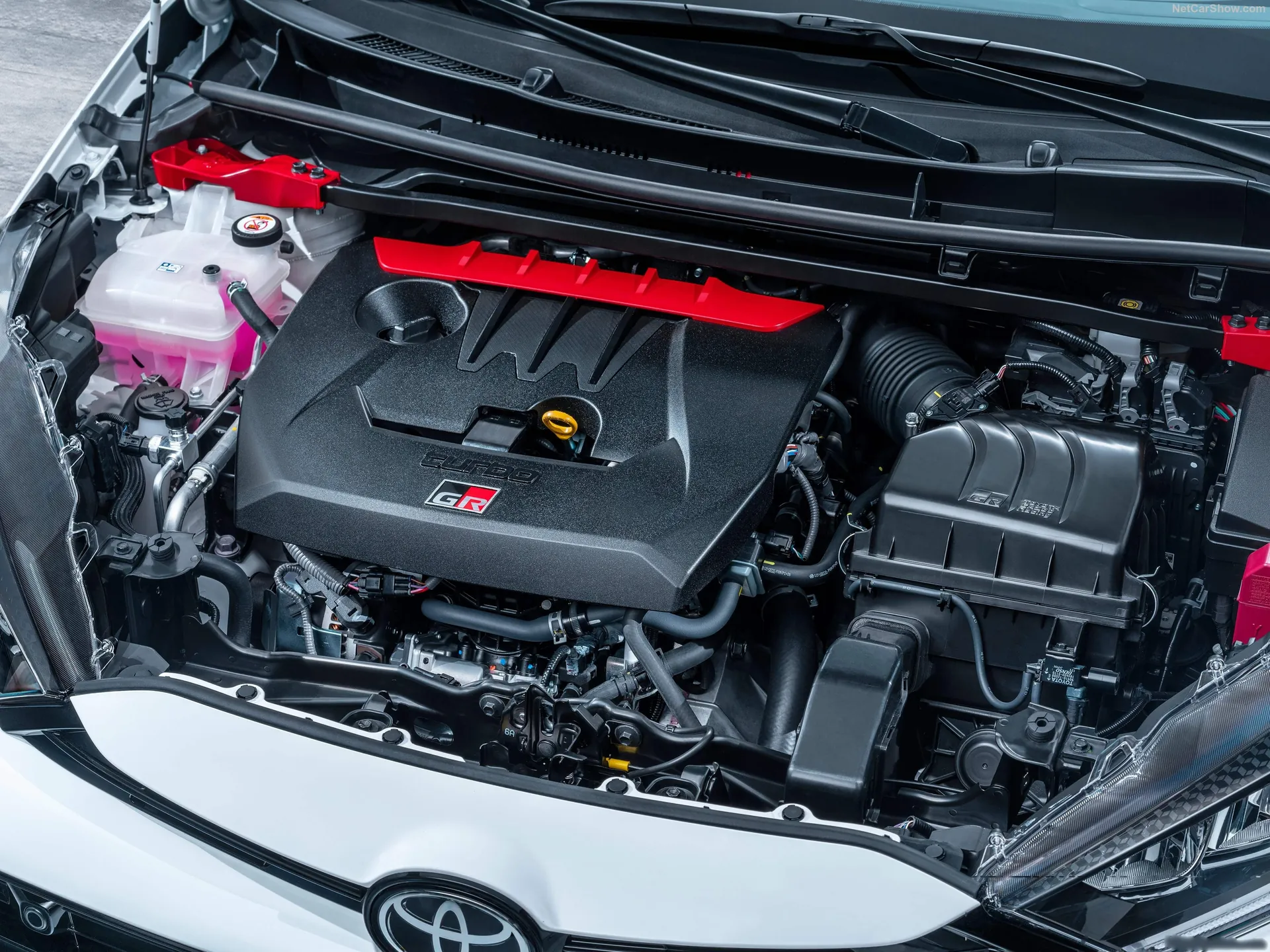 Toyota GR Yaris (2021) – motorový prostor