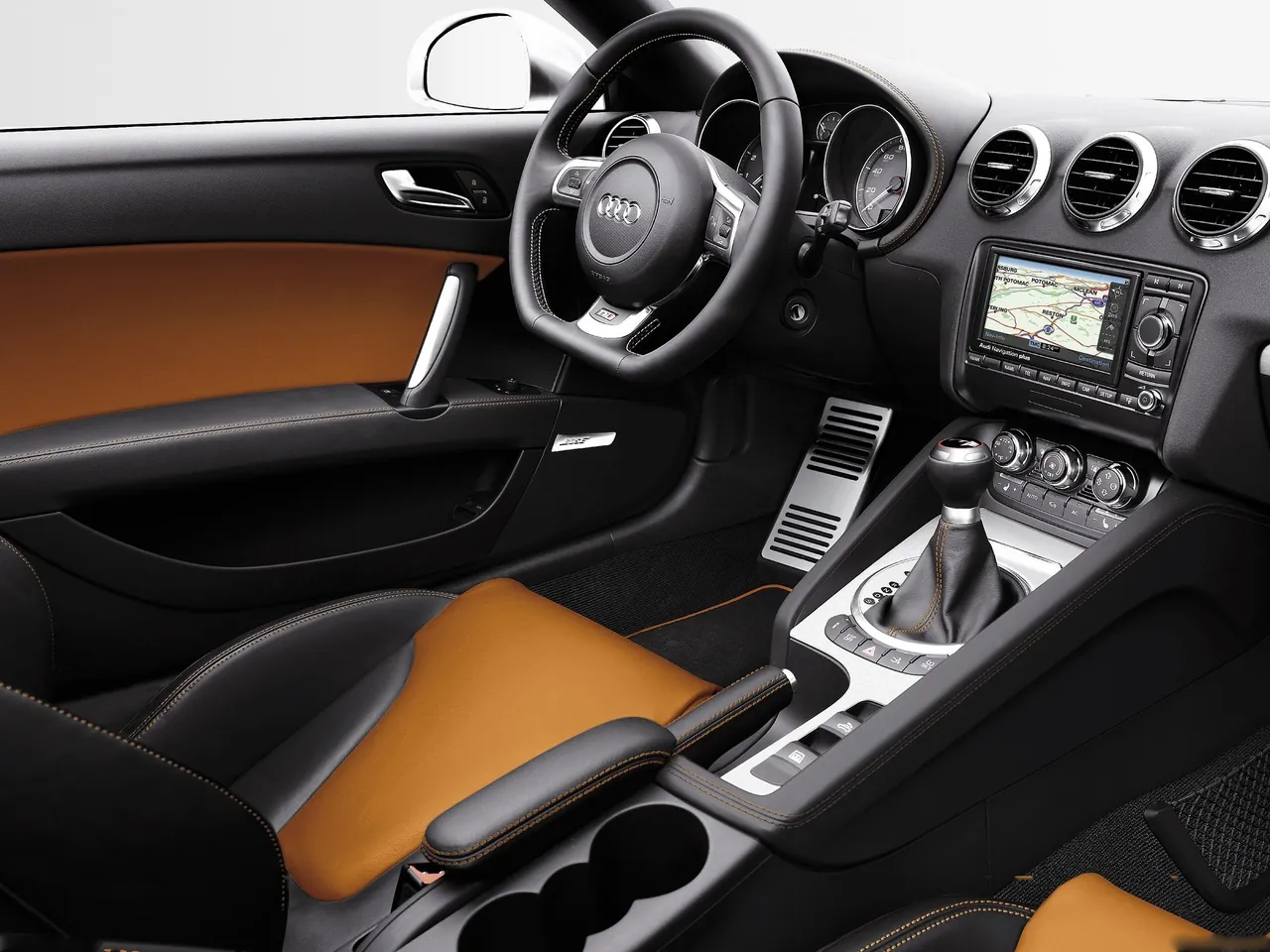 Audi TTS Coupe (2011) – interiér