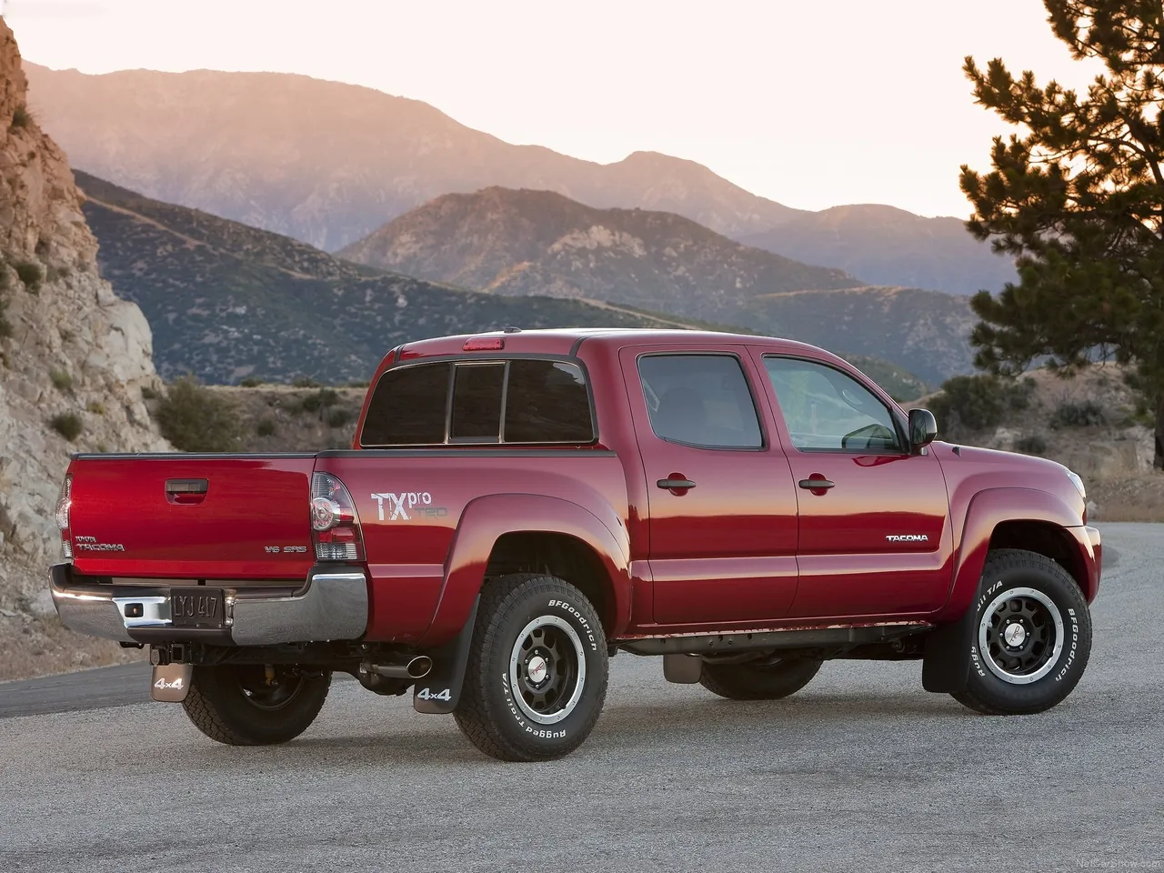 Toyota Tacoma (2011) – zadní tříčtvrteční pohled