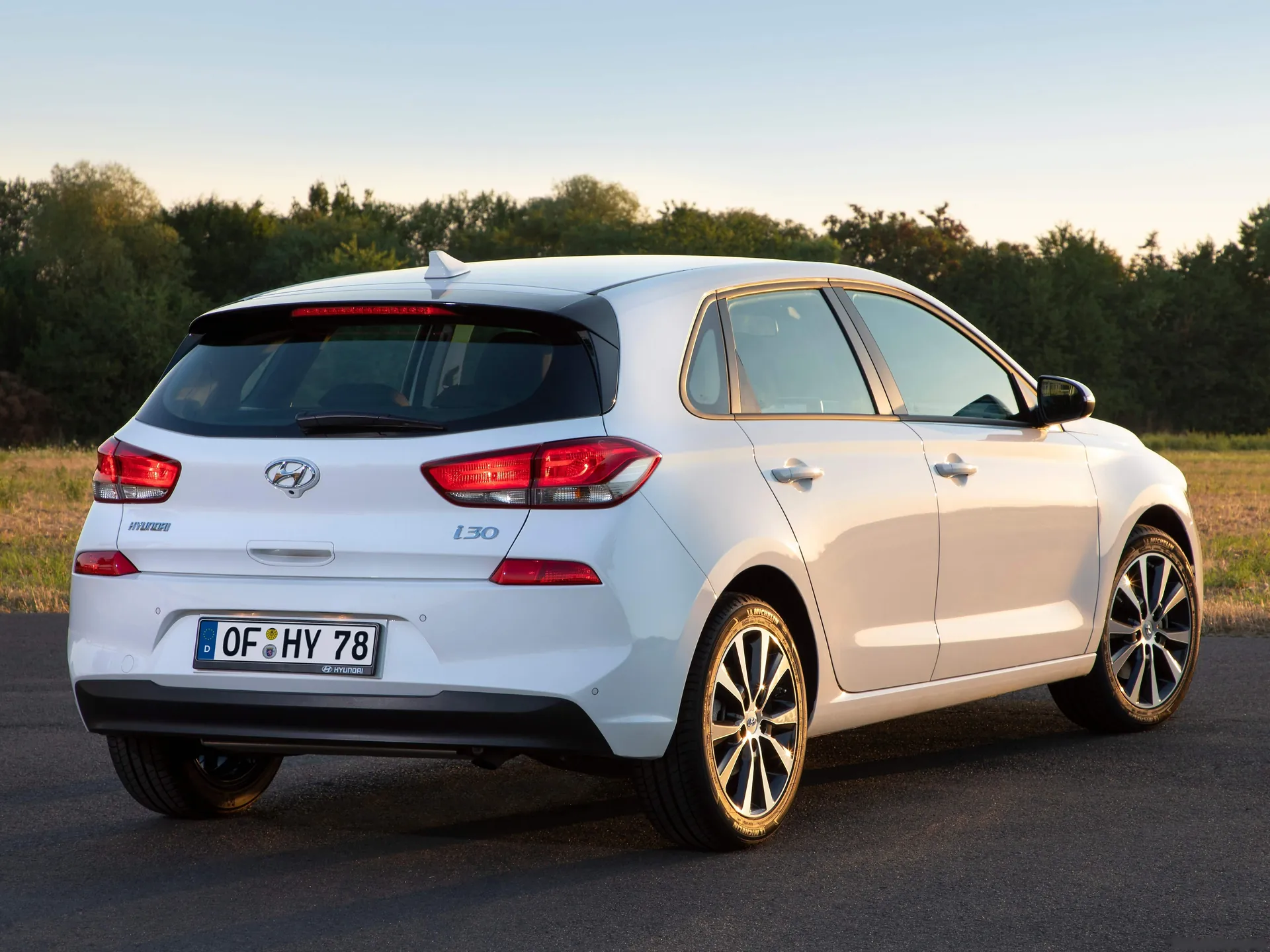 Hyundai i30 (2019) – zadní tříčtvrteční pohled