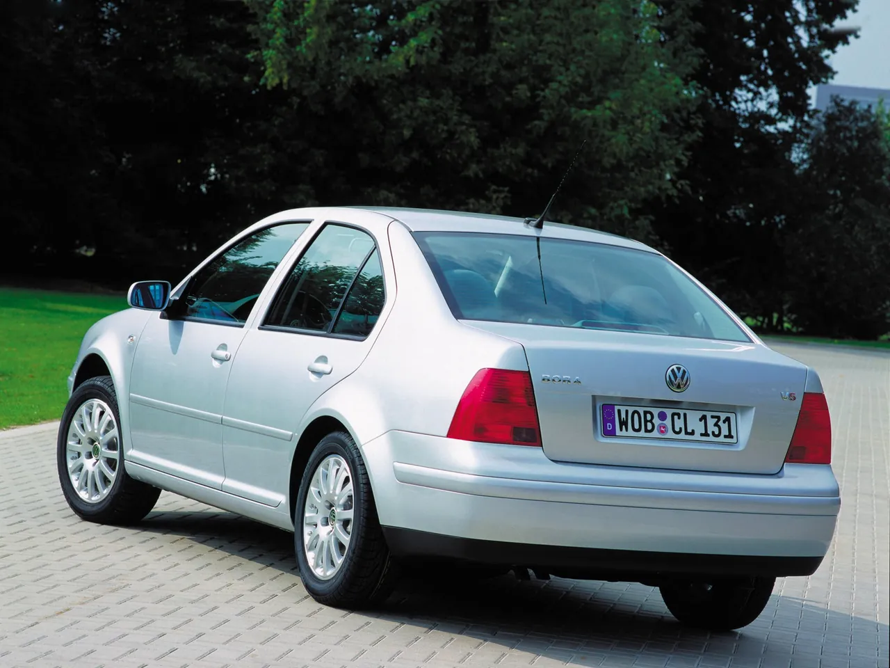 Volkswagen Bora (1998) - Rear Three-Quarter